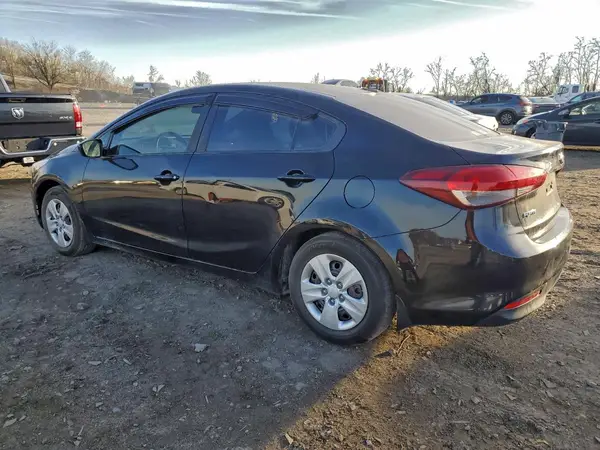 3KPFK4A72JE163992 2018 KIA FORTE - Image 2