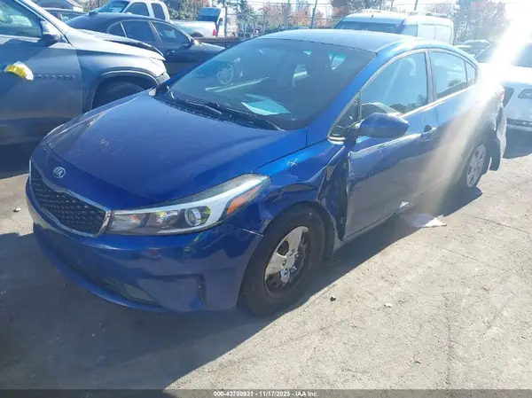 3KPFK4A72JE165029 2018 KIA FORTE - Image 2