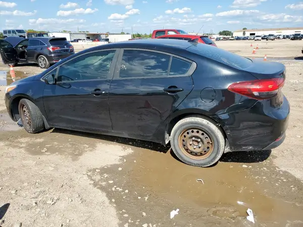 3KPFK4A72JE165418 2018 KIA FORTE - Image 2