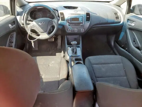 3KPFK4A72JE165418 2018 KIA FORTE - Image 8