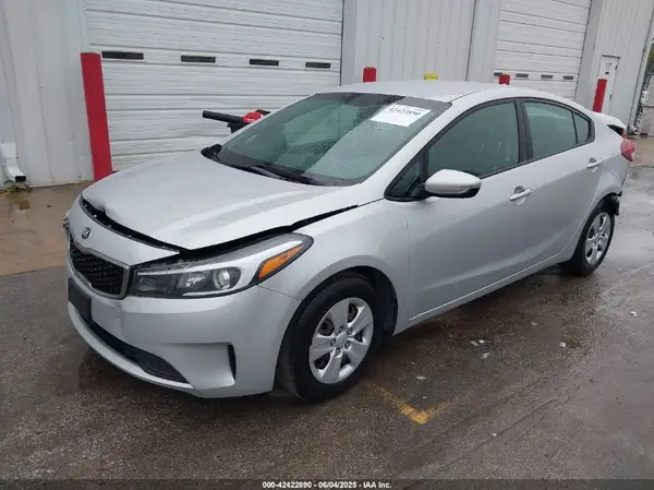 3KPFK4A72JE165578 2018 KIA FORTE - Image 2