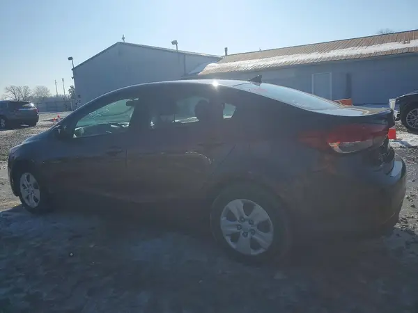 3KPFK4A72JE166584 2018 KIA FORTE - Image 2