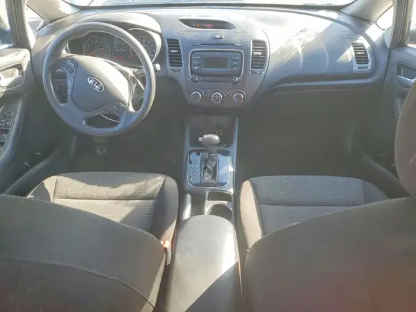 3KPFK4A72JE166584 2018 KIA FORTE - Image 8