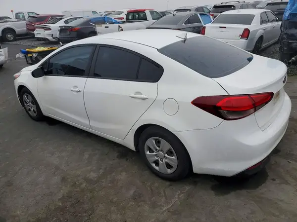 3KPFK4A72JE166861 2018 KIA FORTE - Image 2