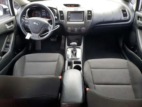 3KPFK4A72JE166861 2018 KIA FORTE - Image 8