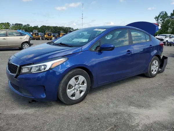 3KPFK4A72JE167251 2018 KIA FORTE - Image 1