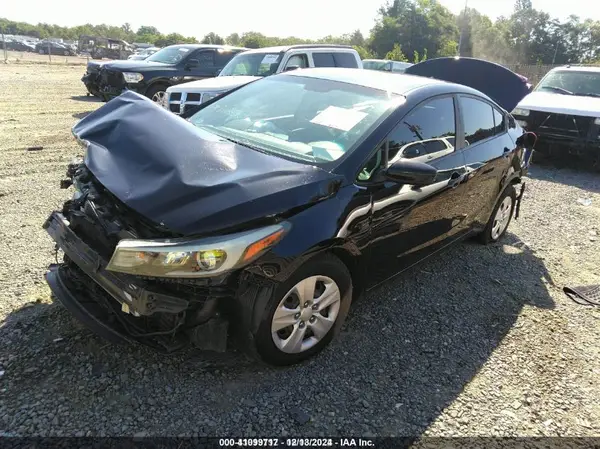 3KPFK4A72JE167735 2018 KIA FORTE - Image 2