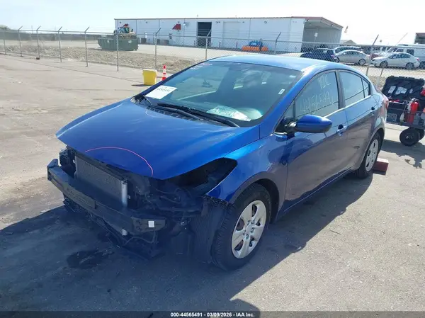 3KPFK4A72JE168416 2018 KIA FORTE - Image 2