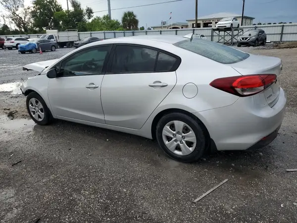 3KPFK4A72JE168853 2018 KIA FORTE - Image 2