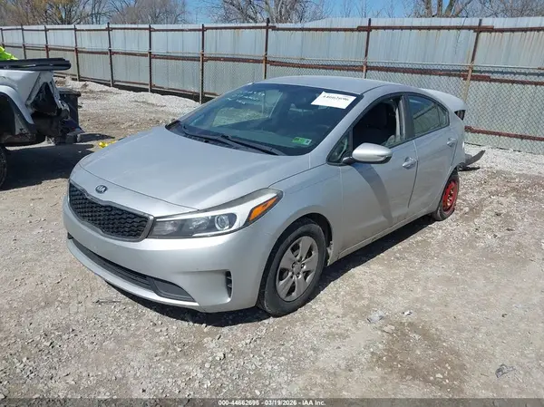 3KPFK4A72JE170618 2018 KIA FORTE - Image 2