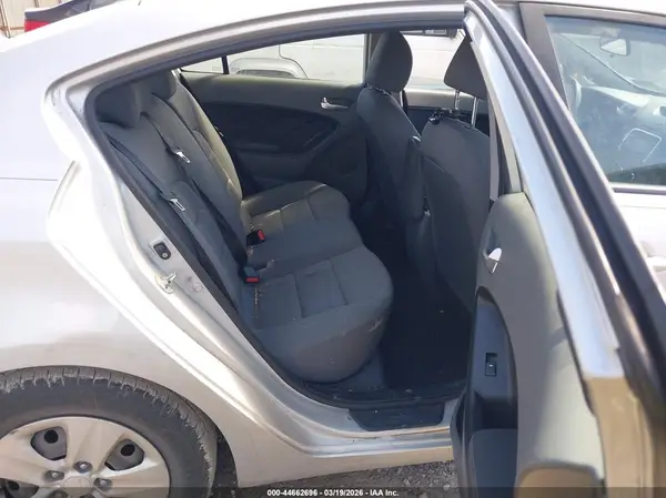 3KPFK4A72JE170618 2018 KIA FORTE - Image 8