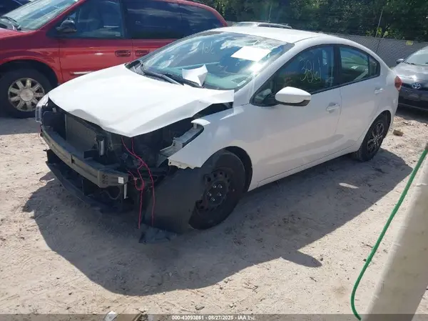 3KPFK4A72JE174717 2018 KIA FORTE - Image 2