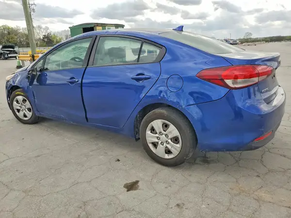3KPFK4A72JE175866 2018 KIA FORTE - Image 2