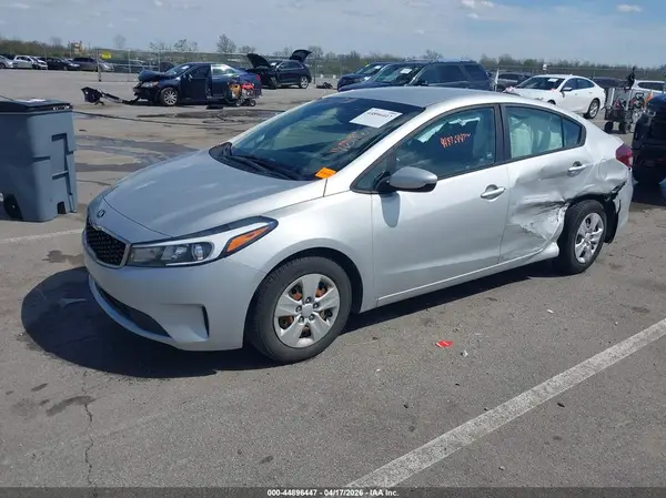 3KPFK4A72JE176127 2018 KIA FORTE - Image 2