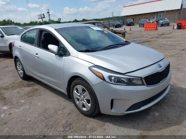 3KPFK4A72JE176130 2018 KIA FORTE - Image 1