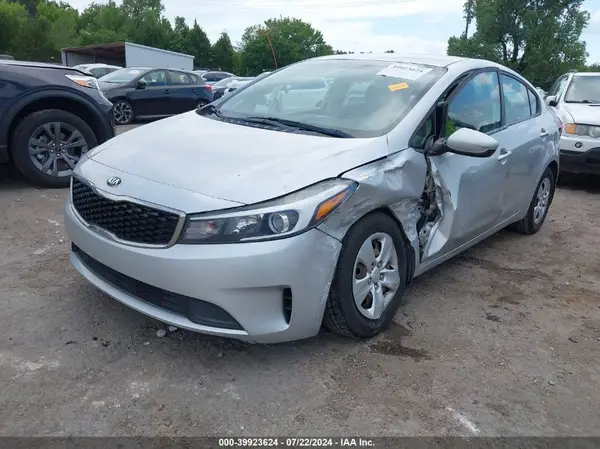 3KPFK4A72JE176130 2018 KIA FORTE - Image 2