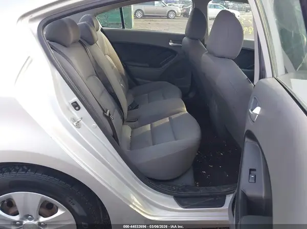 3KPFK4A72JE178461 2018 KIA FORTE - Image 8