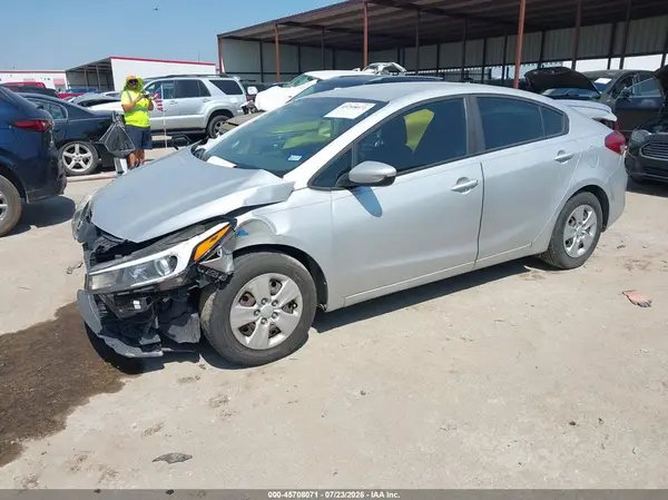 3KPFK4A72JE181683 2018 KIA FORTE - Image 2