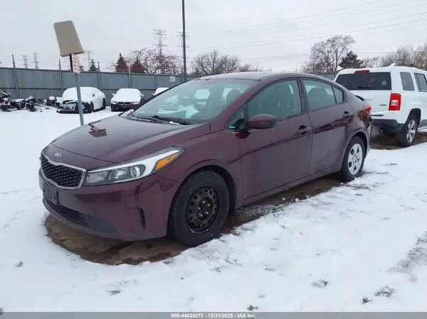 3KPFK4A72JE183451 2018 KIA FORTE - Image 2
