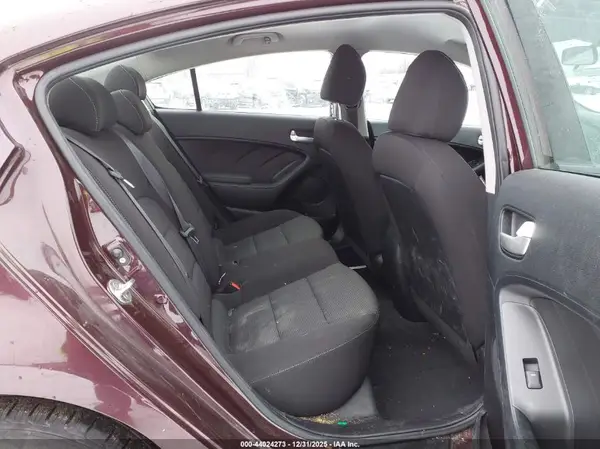 3KPFK4A72JE183451 2018 KIA FORTE - Image 8