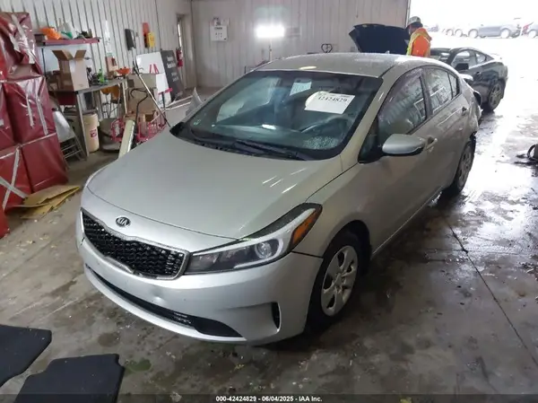 3KPFK4A72JE183773 2018 KIA FORTE - Image 2
