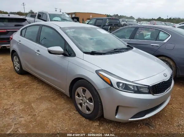 3KPFK4A72JE184387 2018 KIA FORTE - Image 1