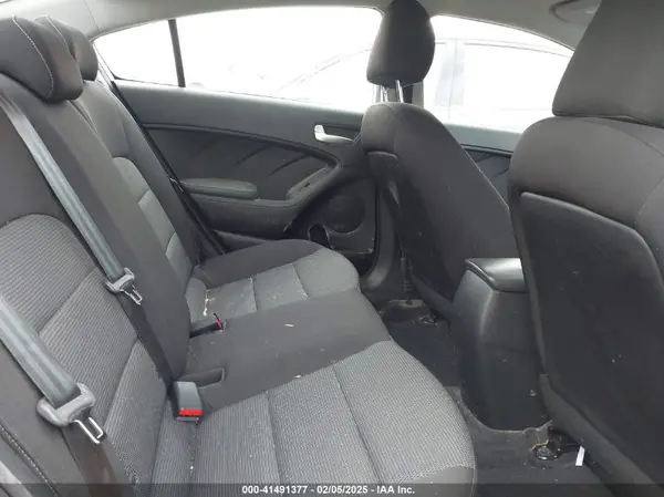 3KPFK4A72JE184387 2018 KIA FORTE - Image 8