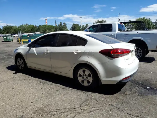 3KPFK4A72JE185040 2018 KIA FORTE - Image 2