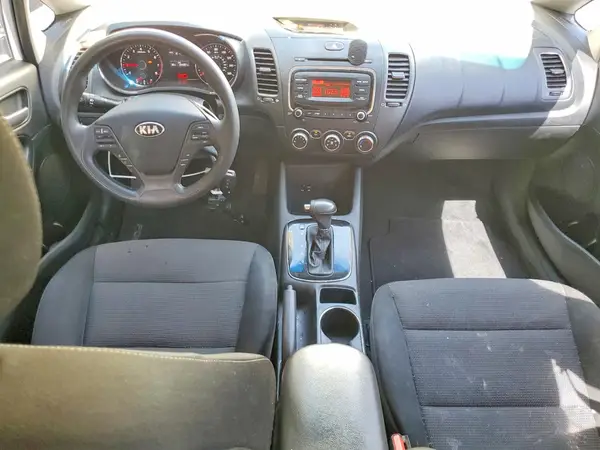 3KPFK4A72JE185040 2018 KIA FORTE - Image 8