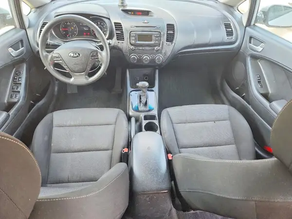3KPFK4A72JE185801 2018 KIA FORTE - Image 8