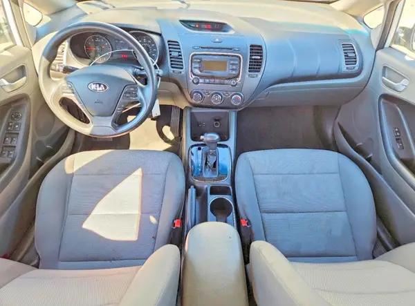 3KPFK4A72JE187354 2018 KIA FORTE - Image 8