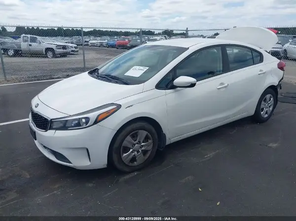 3KPFK4A72JE189752 2018 KIA FORTE - Image 2