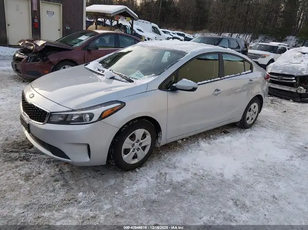 3KPFK4A72JE190741 2018 KIA FORTE - Image 2