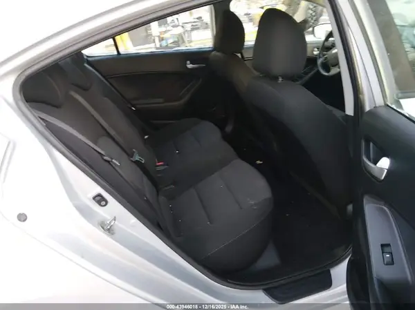 3KPFK4A72JE190741 2018 KIA FORTE - Image 8