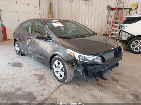 3KPFK4A72JE192196 2018 KIA FORTE - Image 1