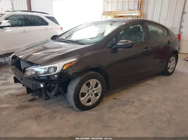 3KPFK4A72JE192196 2018 KIA FORTE - Image 2