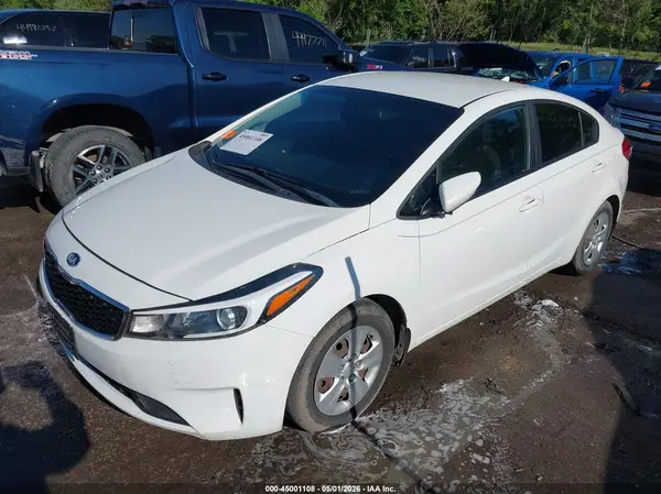 3KPFK4A72JE195017 2018 KIA FORTE - Image 2