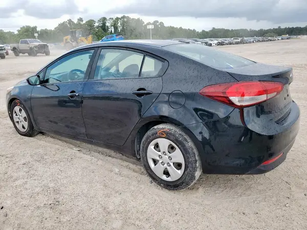3KPFK4A72JE195552 2018 KIA FORTE - Image 2