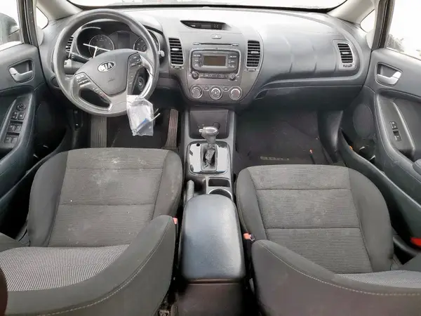 3KPFK4A72JE195552 2018 KIA FORTE - Image 8