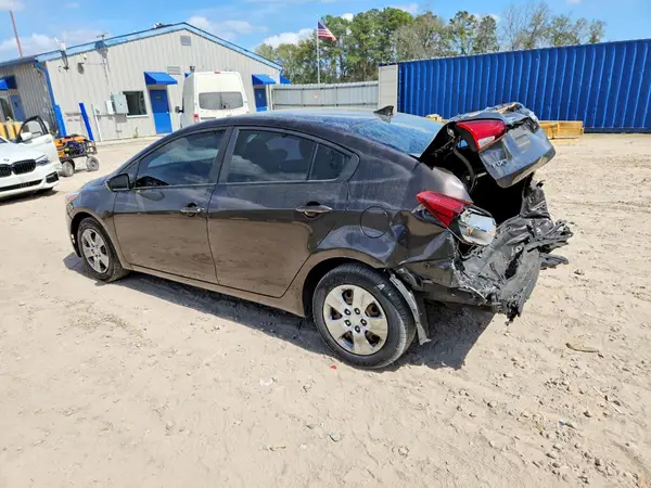3KPFK4A72JE197253 2018 KIA FORTE - Image 2