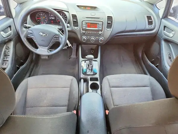 3KPFK4A72JE197253 2018 KIA FORTE - Image 8