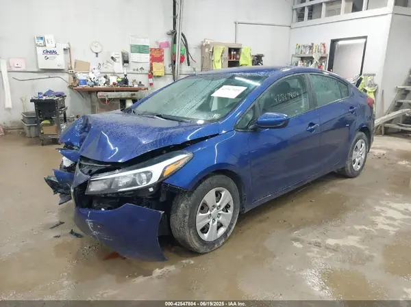 3KPFK4A72JE198774 2018 KIA FORTE - Image 2