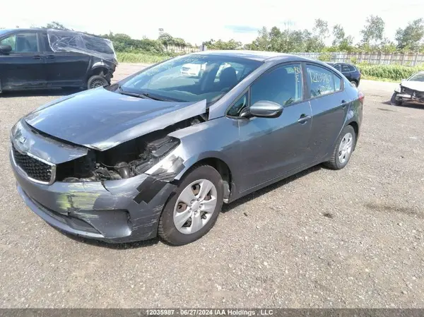 3KPFK4A72JE200586 2018 KIA FORTE - Image 1