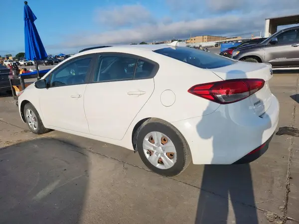 3KPFK4A72JE202516 2018 KIA FORTE - Image 2