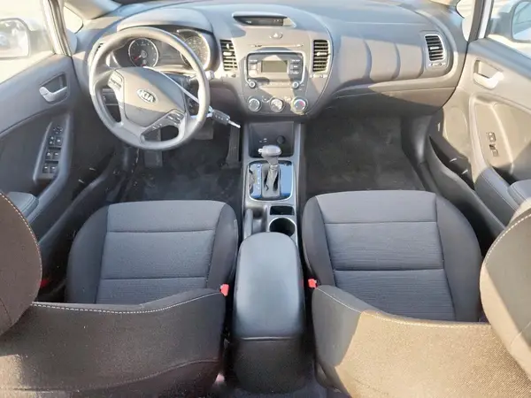 3KPFK4A72JE202516 2018 KIA FORTE - Image 8