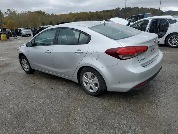 3KPFK4A72JE203049 2018 KIA FORTE - Image 2