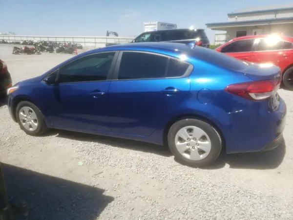 3KPFK4A72JE203391 2018 KIA FORTE - Image 2