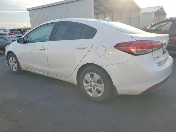 3KPFK4A72JE206338 2018 KIA FORTE - Image 2