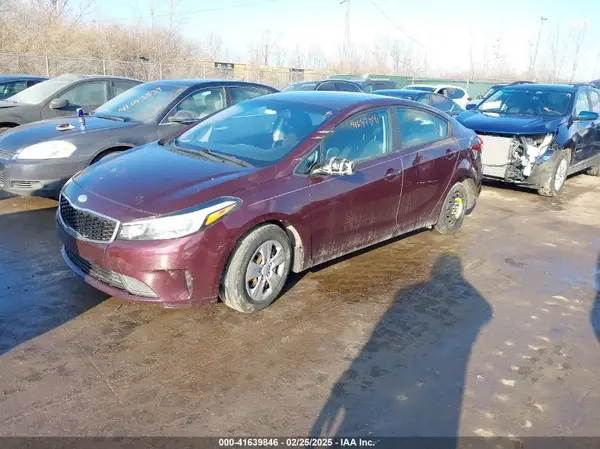 3KPFK4A72JE206565 2018 KIA FORTE - Image 2