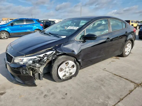 3KPFK4A72JE210261 2018 KIA FORTE - Image 1